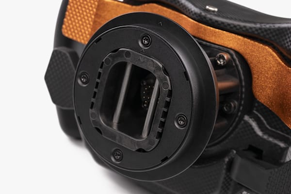 CSL Elite Steering Wheel McLaren GT3 V2 + QR2 Lite Wheel-side